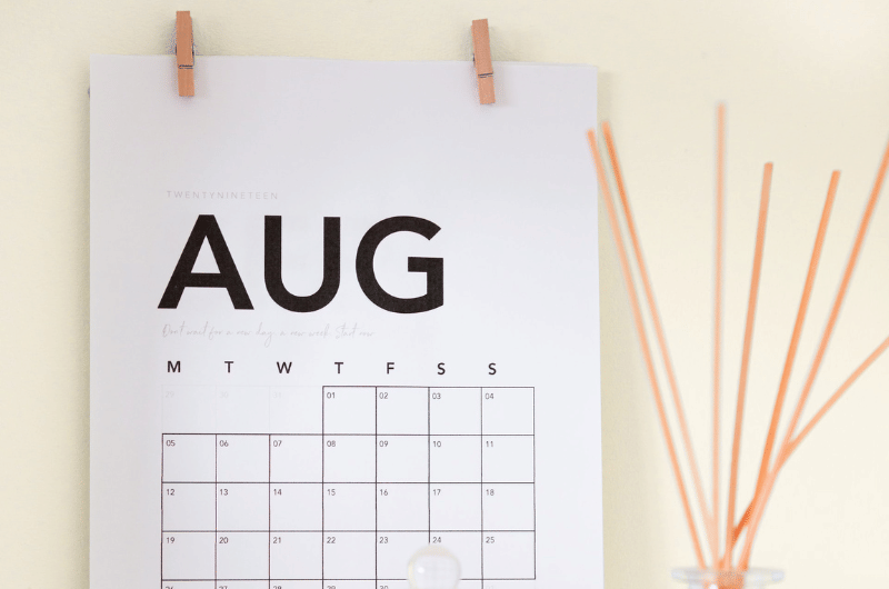 ilustrasi kalender bulan Agustus
