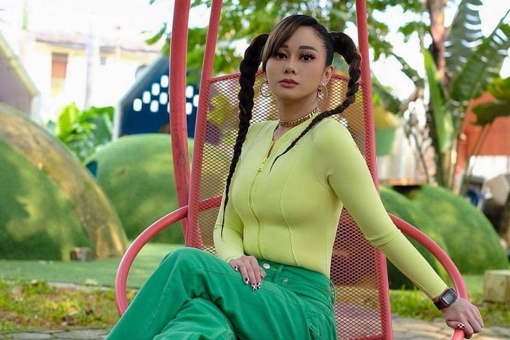 instagram.com/denisechariesta91