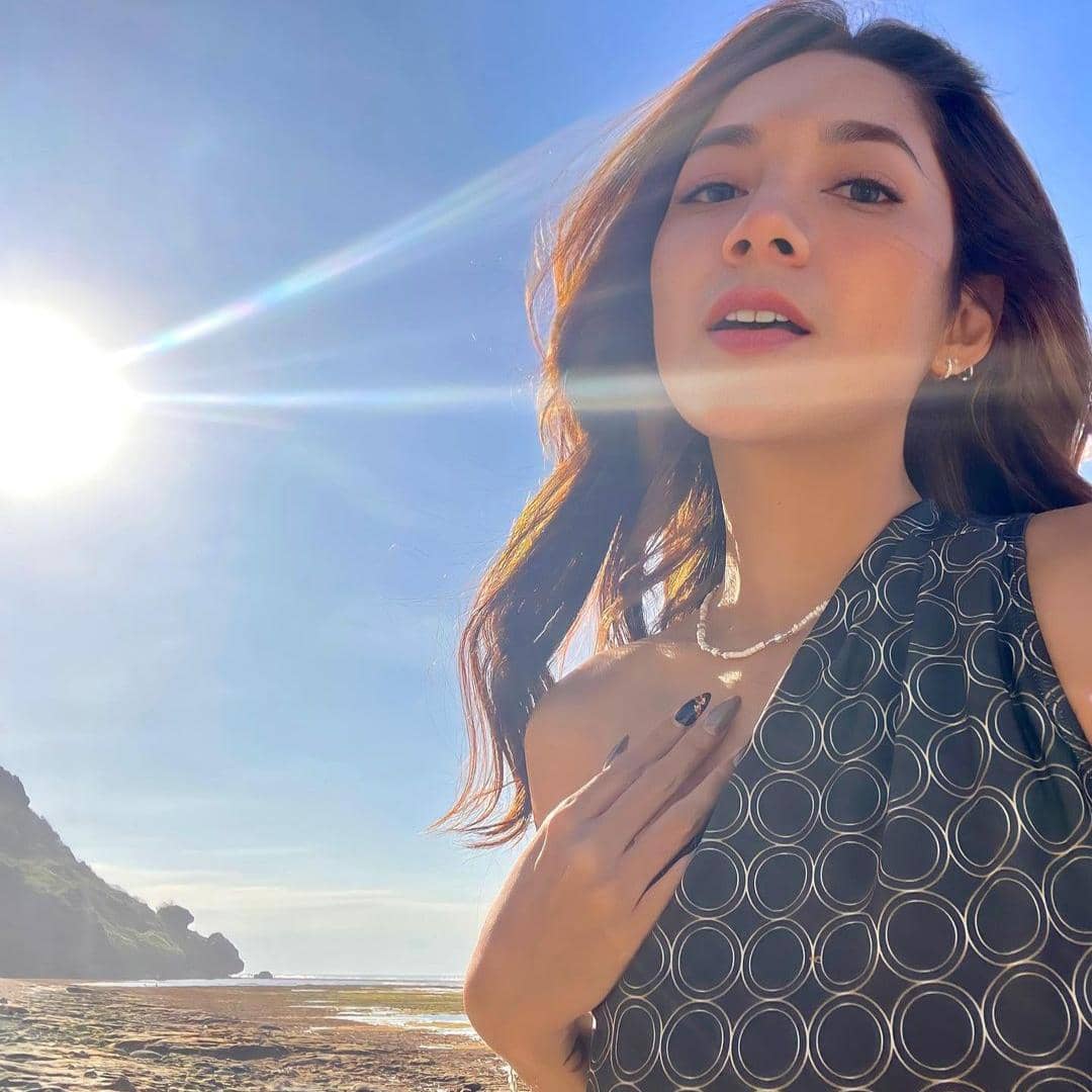 instagram.com/dindakirana.s