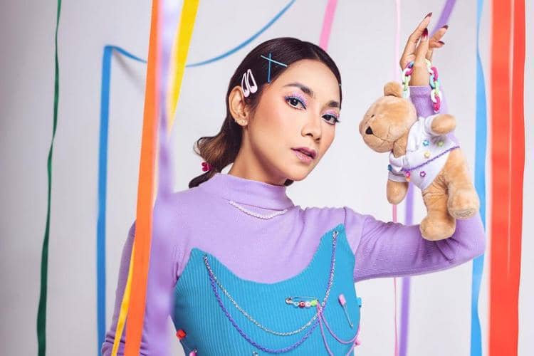 instagram.com/dindakirana.s