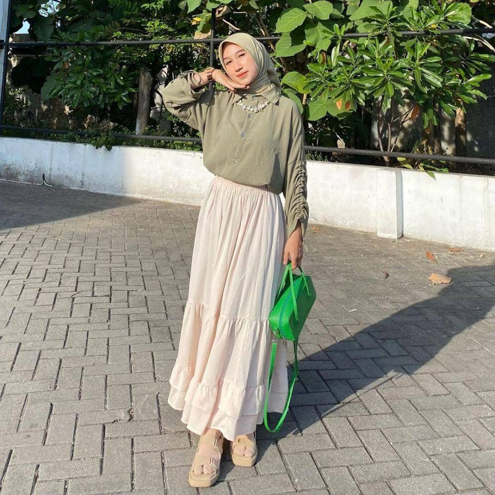 OOTD sage green untuk padu padan hijab ala cewek bumi (instagram.com/fachrisaa_)