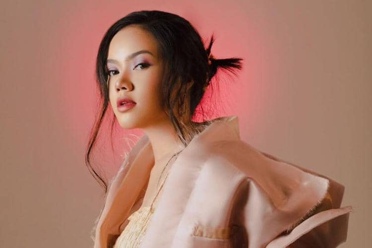 instagram.com/yurayunita