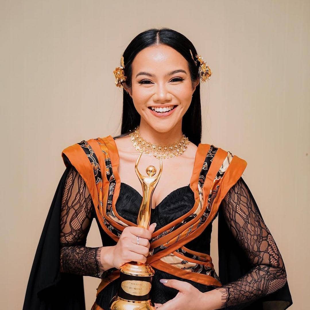 instagram.com/yurayunita