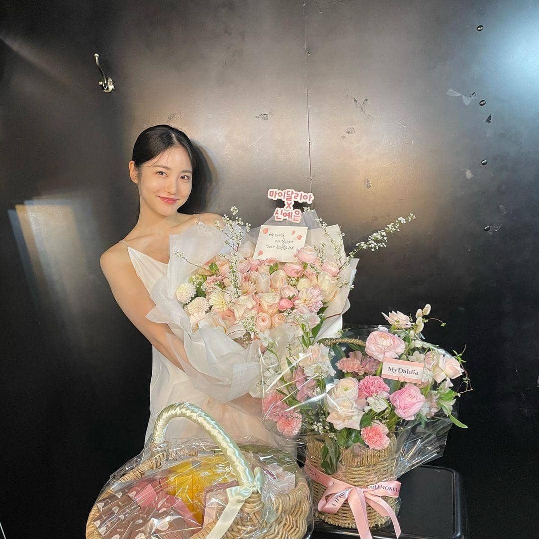 instagram.com/__shinyeeun