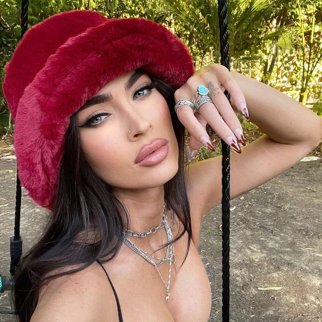 instagram.com/meganfox