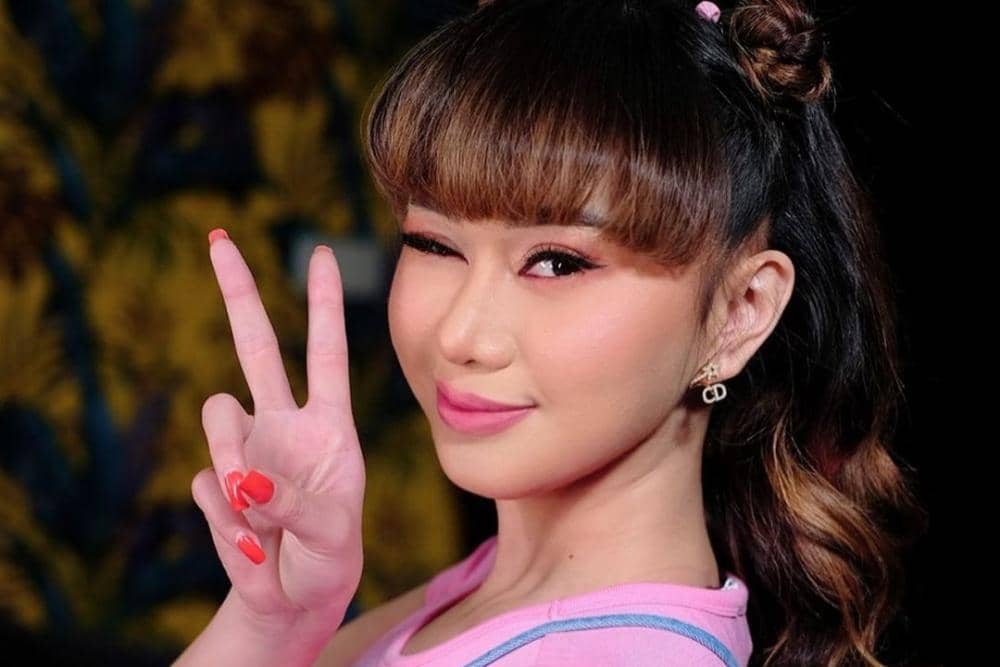 instagram.com/denisechariesta91