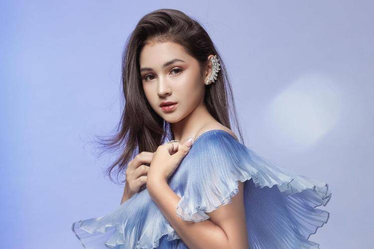 Penampilan Sandrinna Michelle saat Photoshoot | POPBELA.com