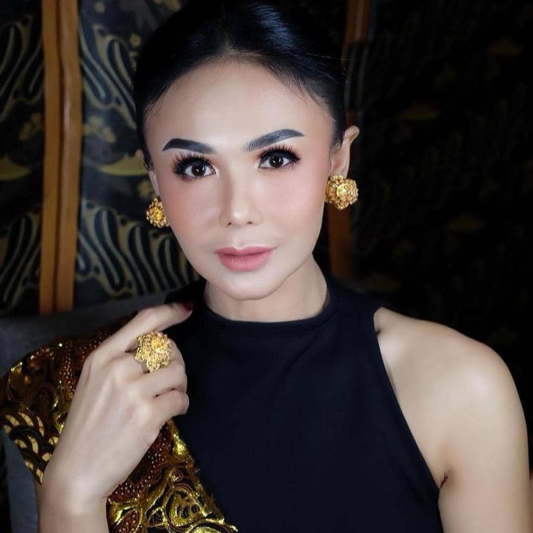 instagram.com/yunishara36