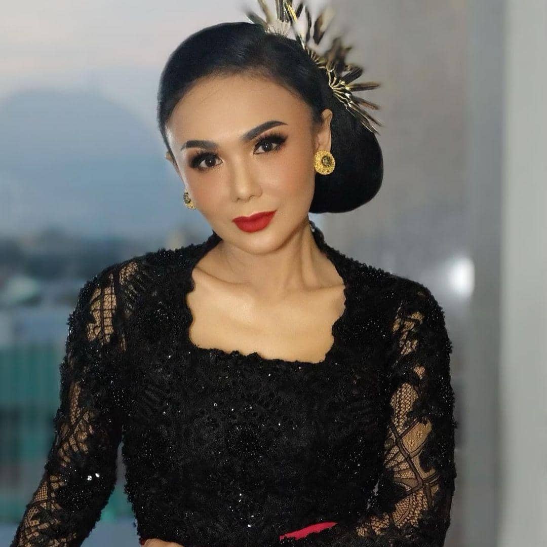 instagram.com/yunishara36