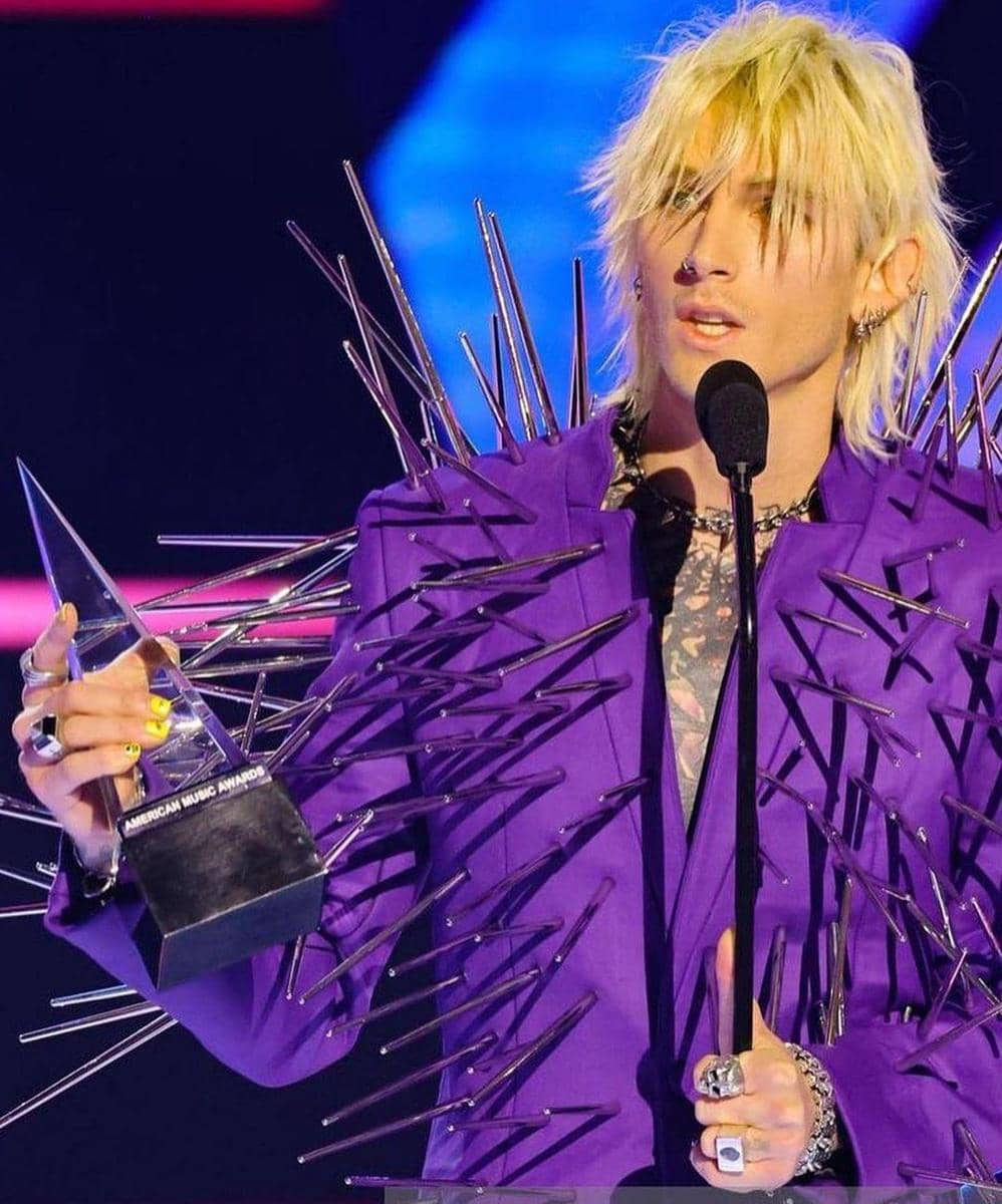 instagram.com/machinegunkelly