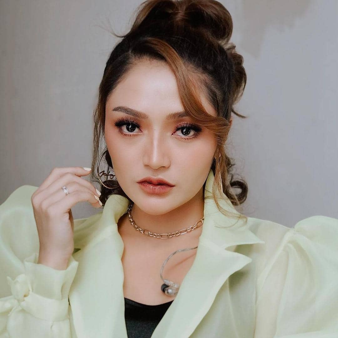 instagram.com/sitibadriahh