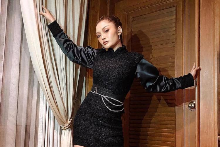 instagram.com/sitibadriahh