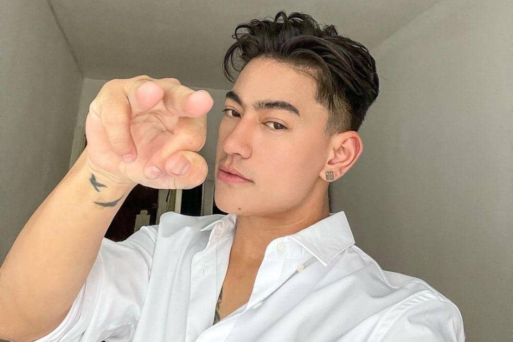 instagram.com/zeezeez