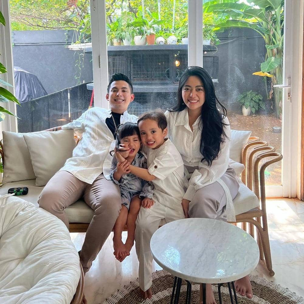 Instagram.com/rachelvennya