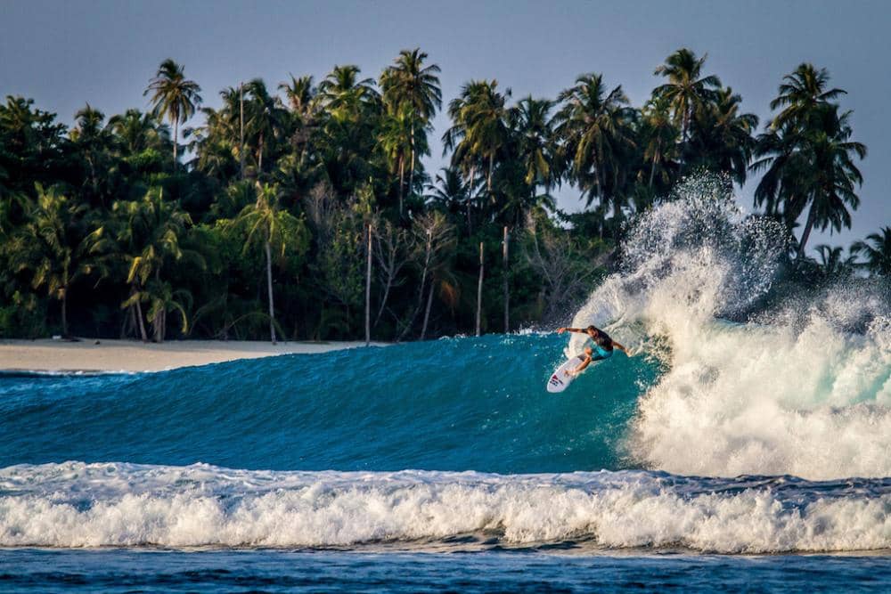 mahalosurfexperience.com