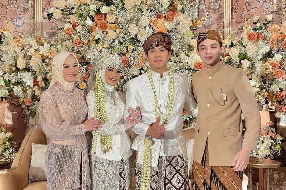 instagram.com/dindahw