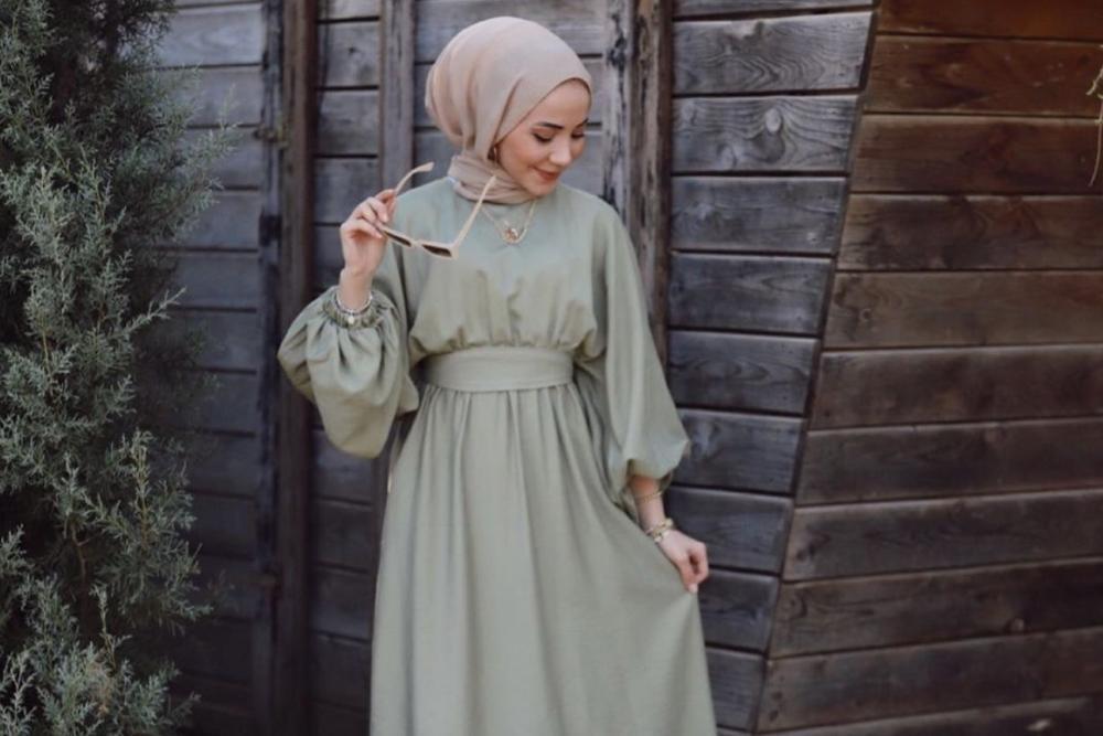10 Model Baju Gamis Lengan Balon Terbaru, Manis dan Trendi!