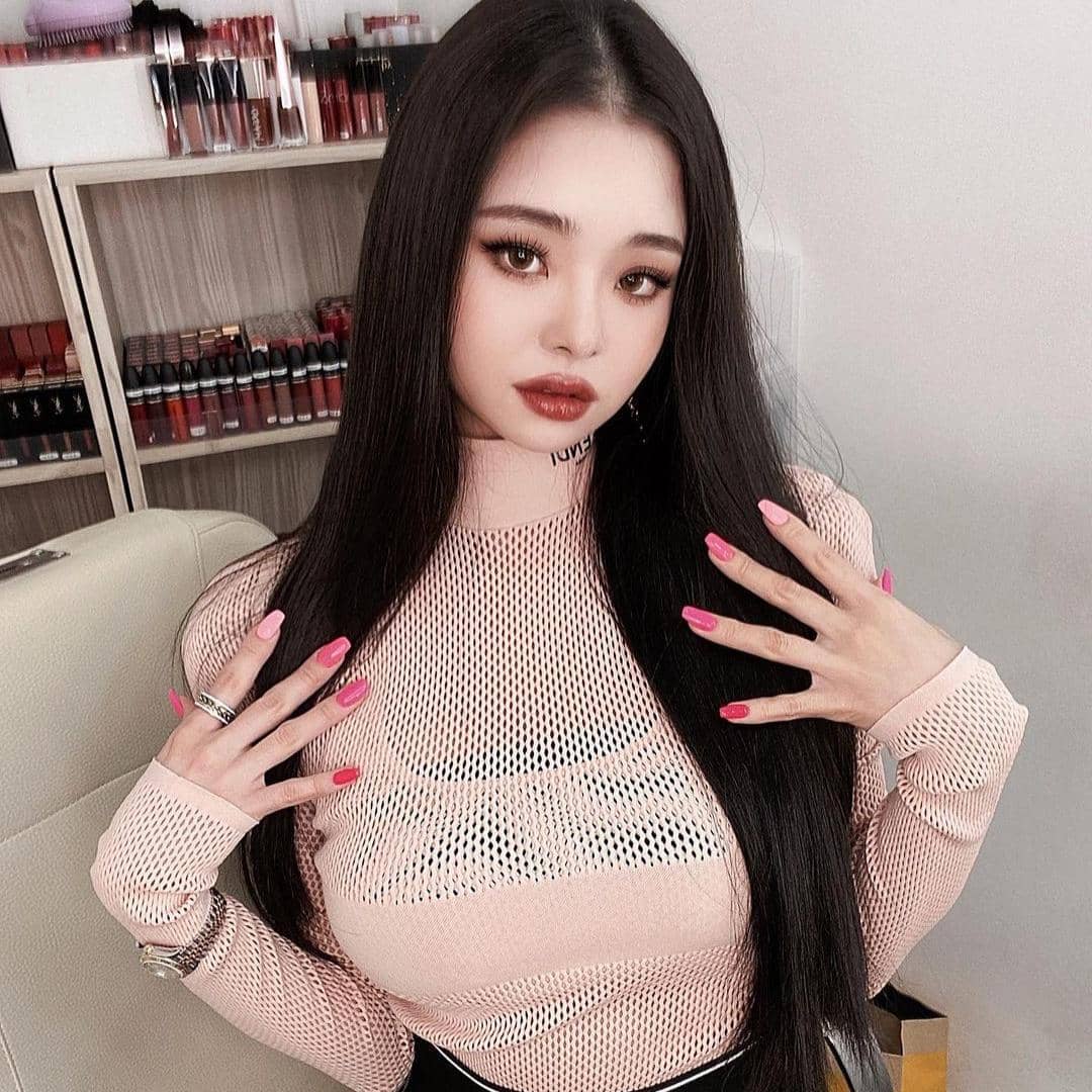 instagram.com/dear.zia