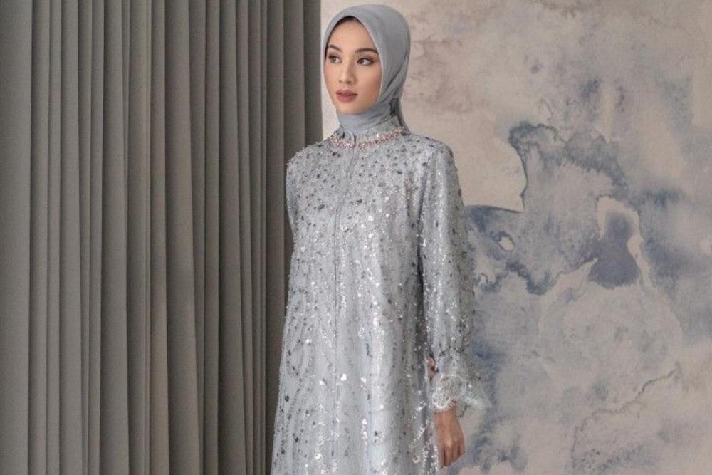 8 Model Gamis Brokat Kombinasi Lace, Cocok untuk Pesta!