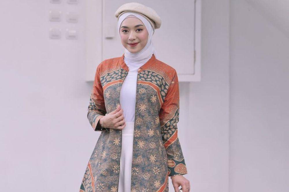 9 Model Outer Batik Kekinian yang Simpel tapi Stylish