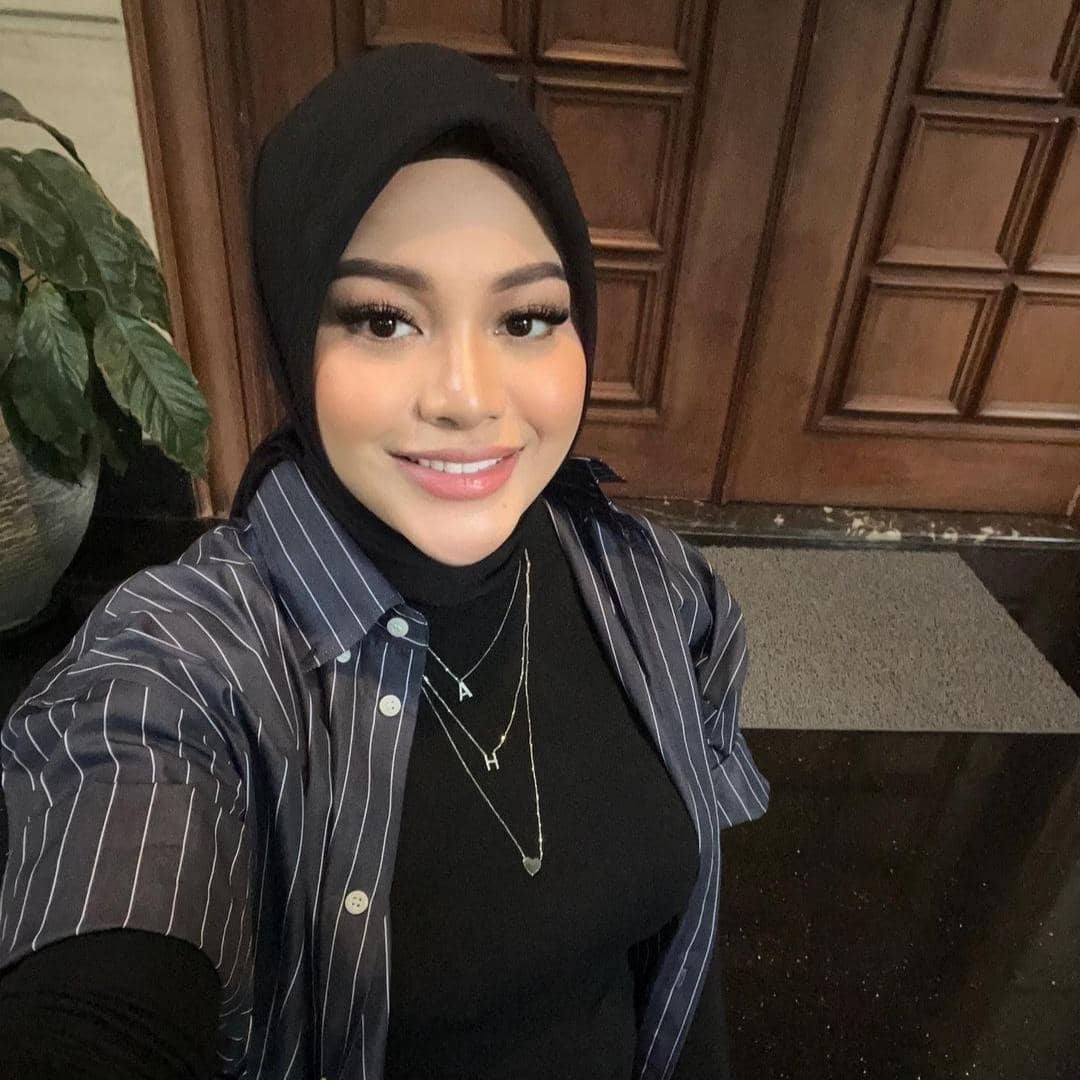 instagram.com/aurelie.hermansyah