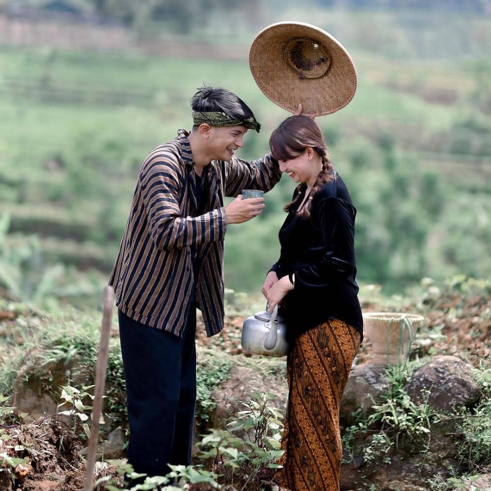 instagram.com/adistyjuniar