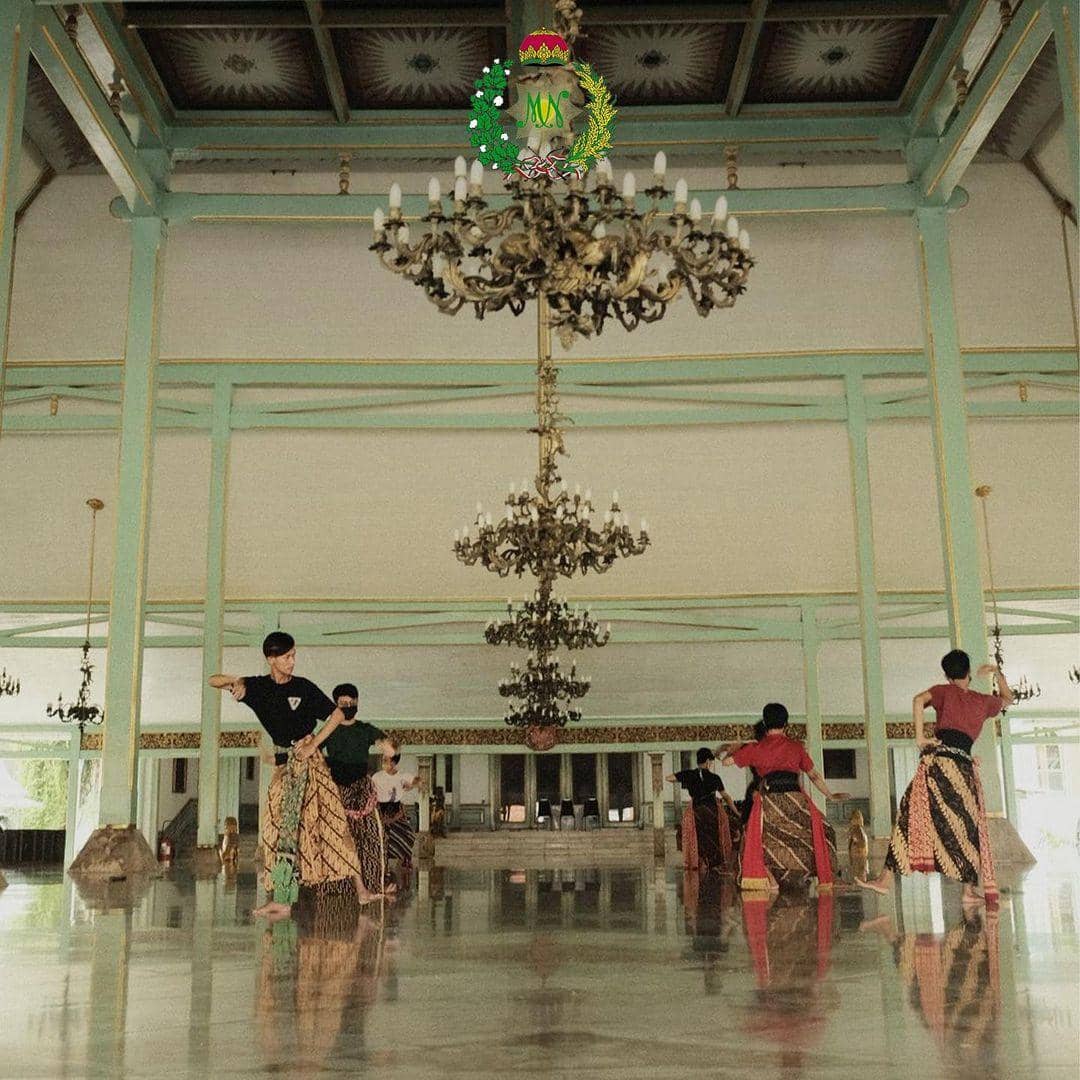 instagram.com/puromangkunegaran