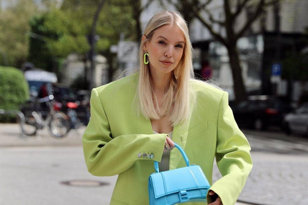 Cara Mix & Match Outfit Pakai Warna Lime Green