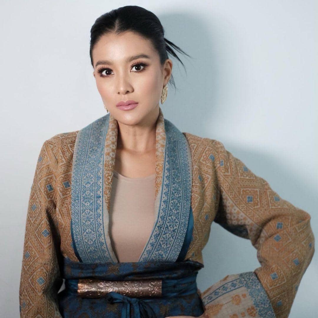 instagram.com/marcella.zalianty