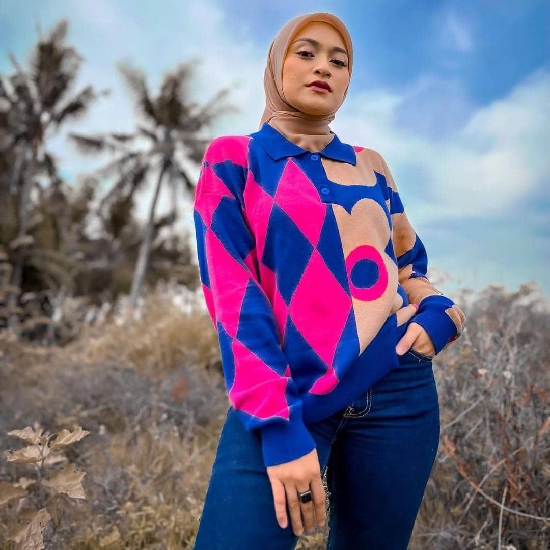 instagram.com/nathalieholscher