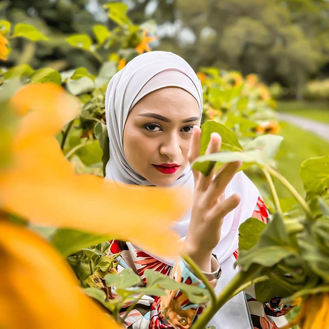 instagram.com/nathalieholscher