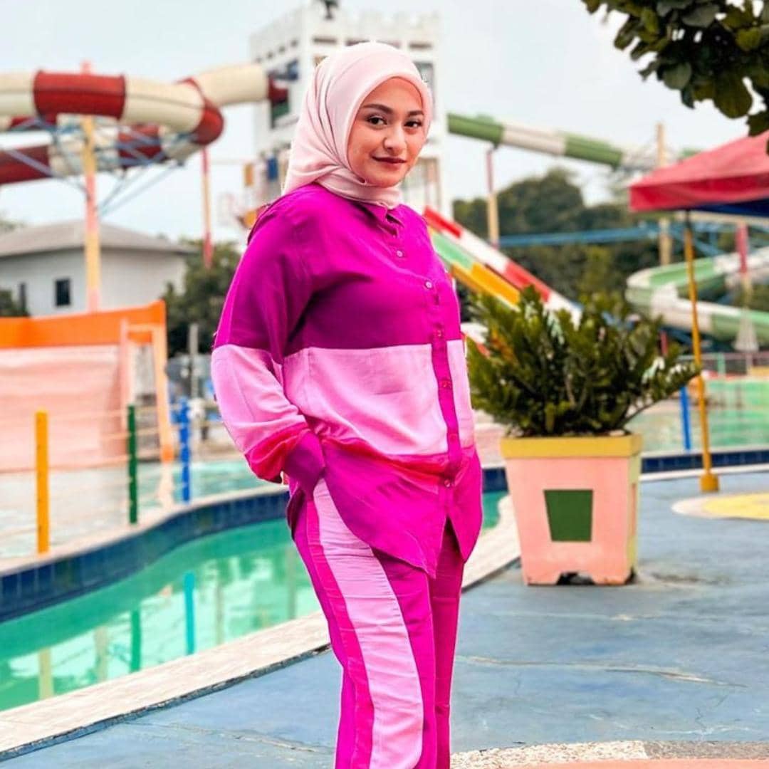 instagram.com/nathalieholscher