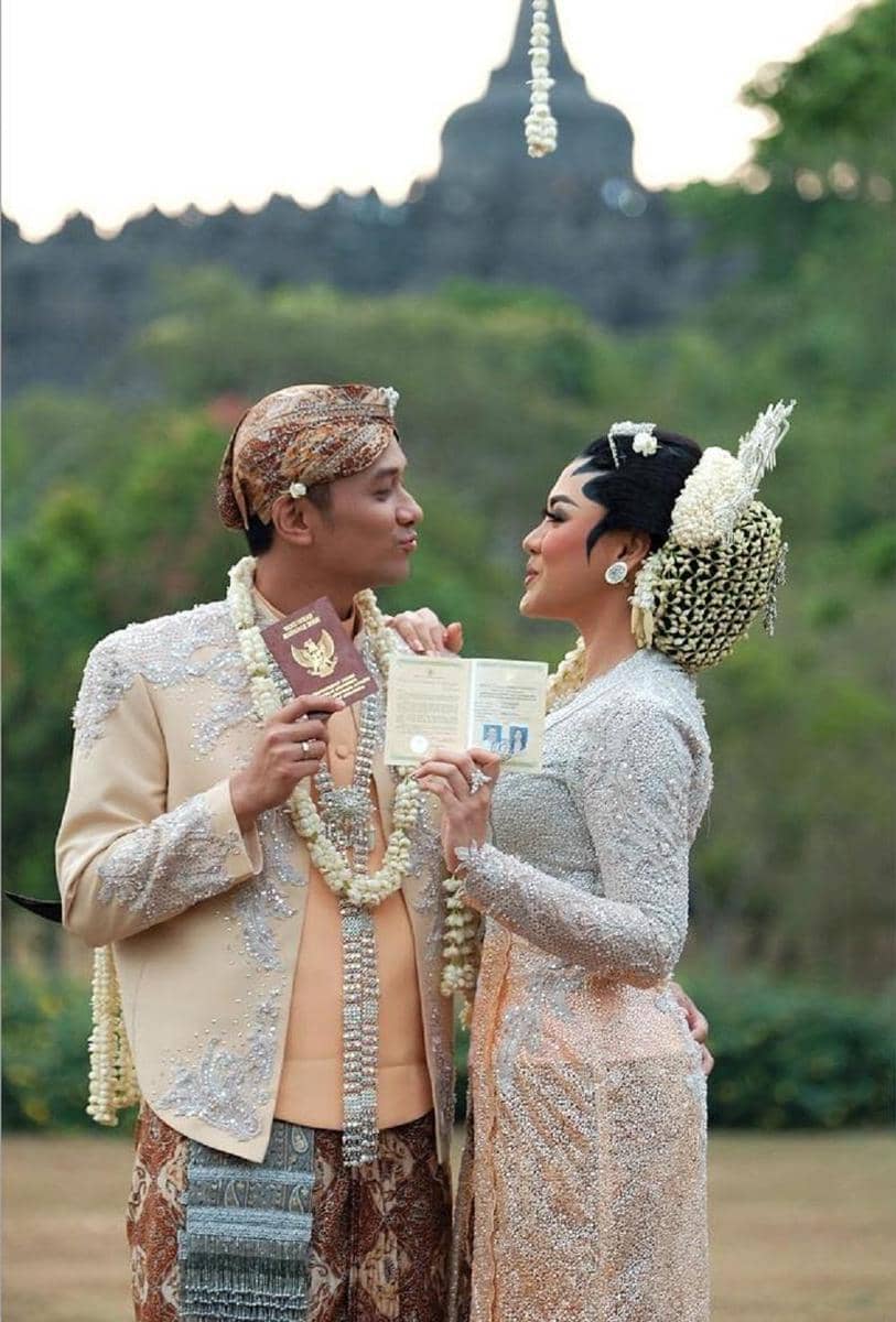 Instagram: @herrydob_