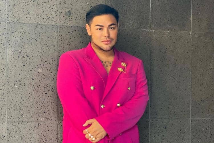 Selalu Tampil Modis, Begini Berbagai Warna Rambut Ivan Gunawan