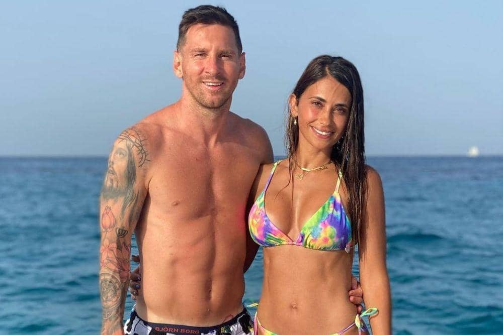 Aksi Antonela Roccuzzo Pamer Lekuk Tubuh, Istri Messi yang Seksi