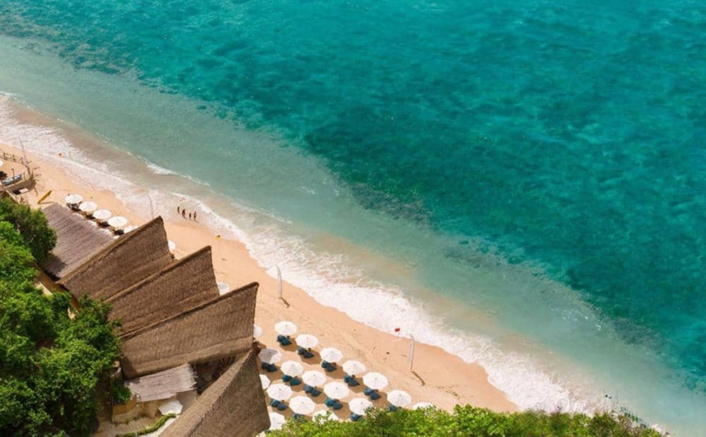 Sundaysbeachclub.com