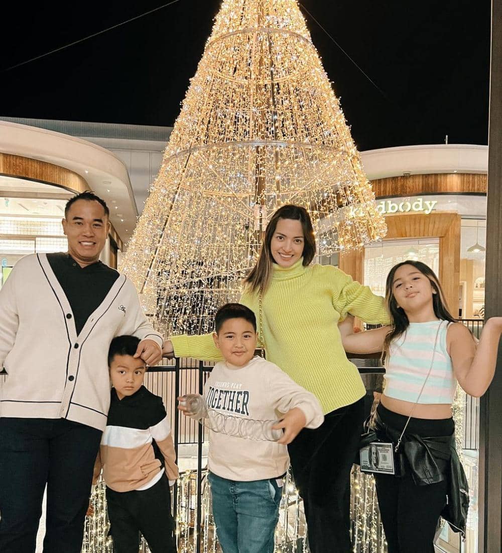 instagram.com/niaramadhanibakrie