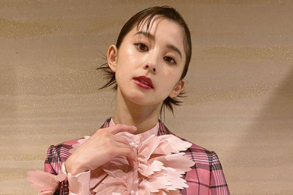 instagram.com/asahina_aya