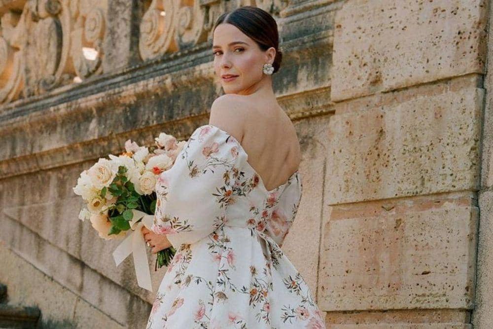 instagram.com/sophiabush