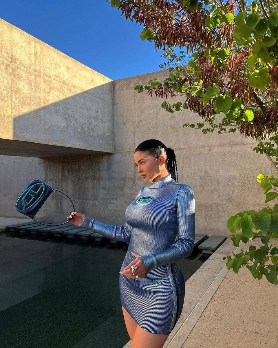 instagram.com/kyliejenner