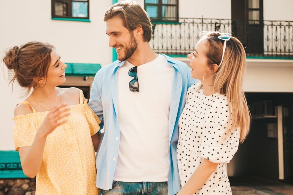 6 Tanda Kamu Harus Khawatir dengan Teman Wanita Pacarmu, Hati-Hati!