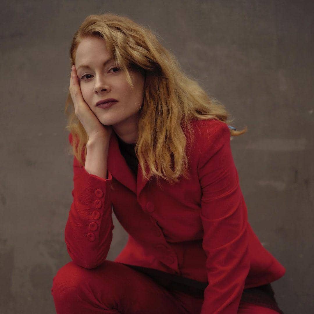 instagram.com/emily_beecham