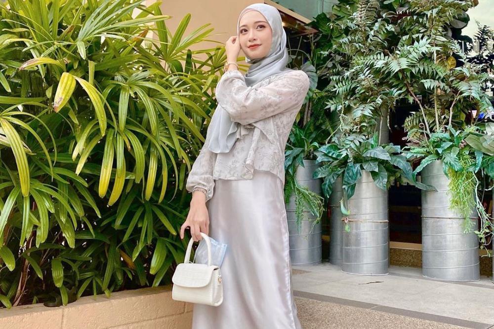 10 Model Dress Satin Kombinasi Terbaru, Stylish dan Menawan!