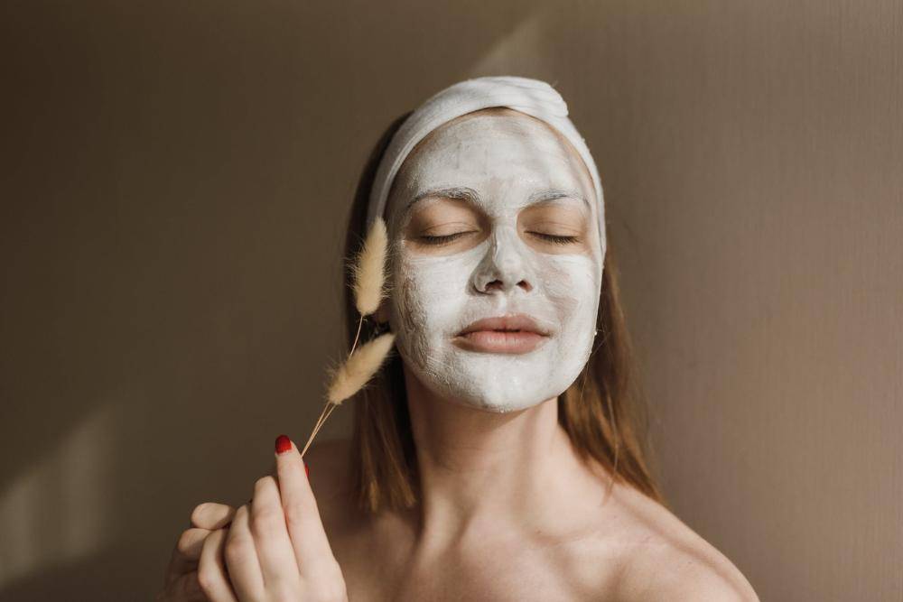 7 Masker Alami untuk Memutihkan Wajah dan Glowing, Yuk Coba!