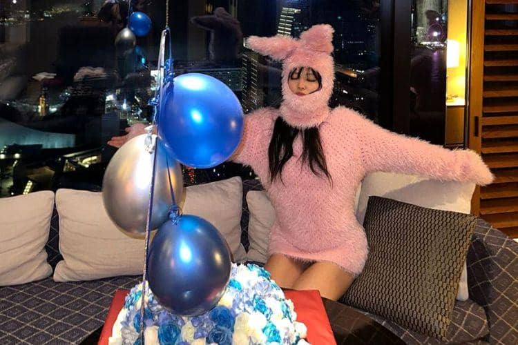 Gaya Gemas Jennie di Ulang Tahun yang ke-27