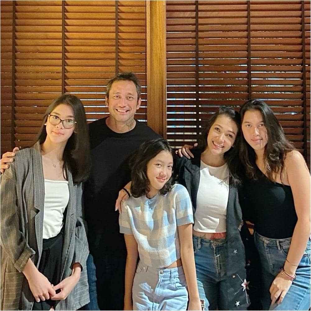 instagram.com/mieke_amalia