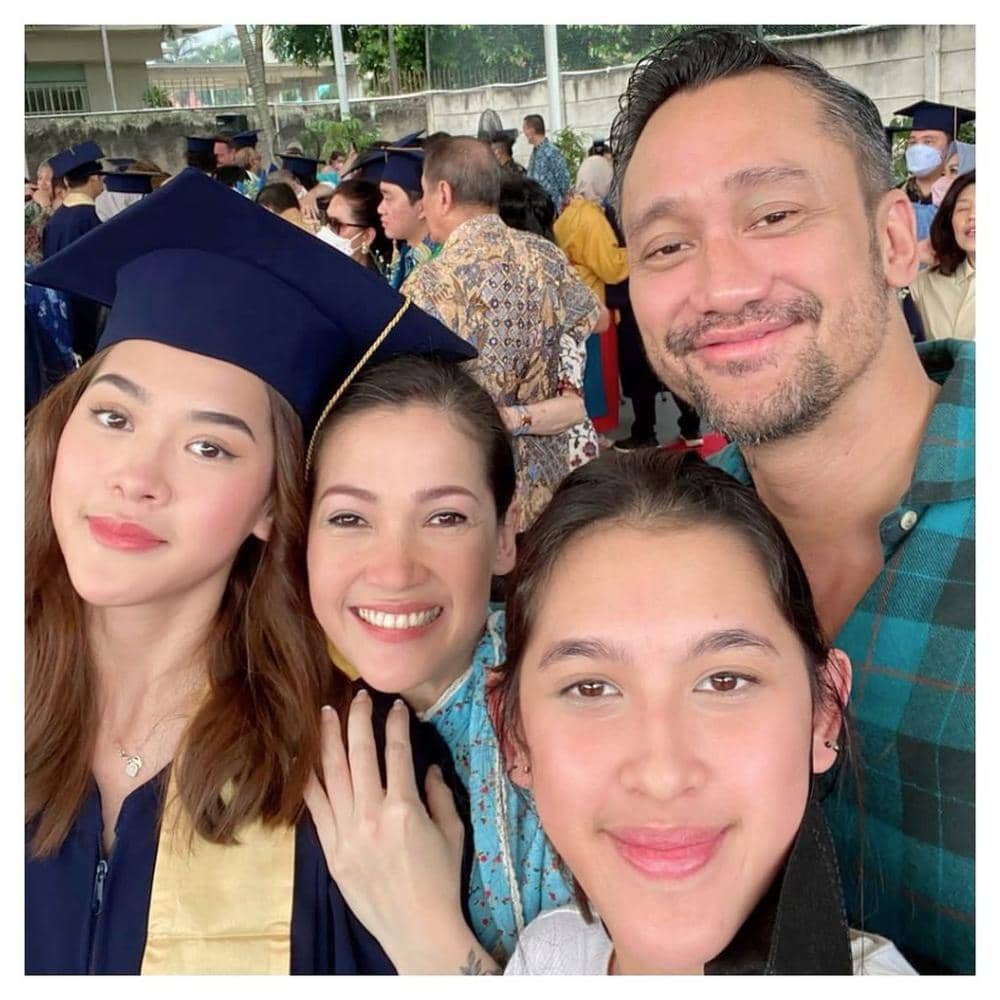 instagram.com/mieke_amalia