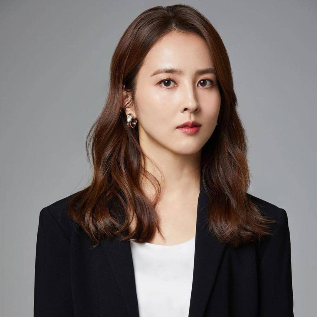 instagram.com/underhiswings2016