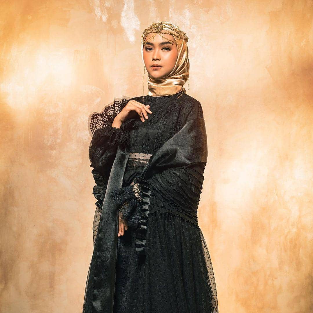 instagram.com/riaricis1795