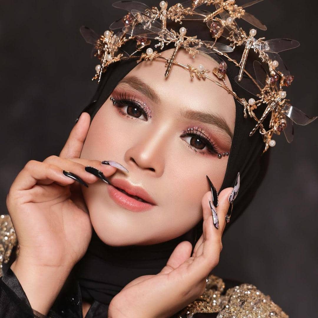 instagram.com/riaricis1795